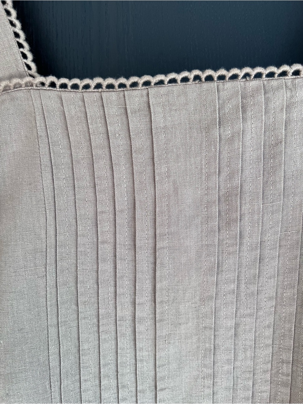 NWT Amour Vert Taupe Linen Button-Front Pintuck Camisole - Picture 6 of 9